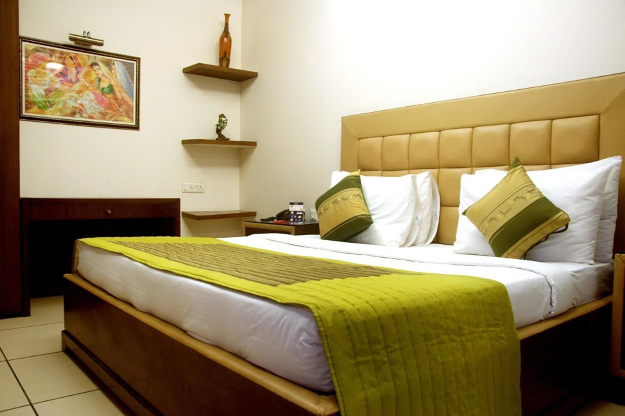 Capital O 1391 Hotel Pushpa Vilas Ghaziabad Esterno foto